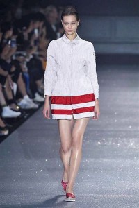photo-25-photos-du-defile-moncler-gamme-rouge-femme-printemps-ete-2015_5119442